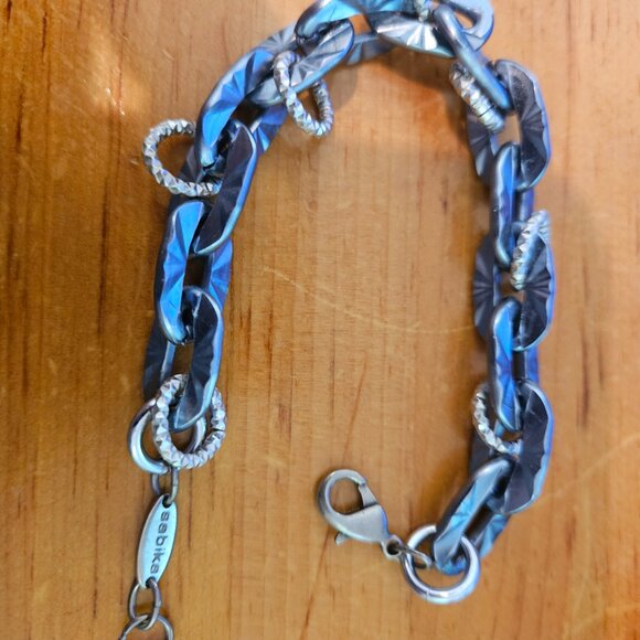 Sabika Grey & Silver Etched Chain Bracelet - Picture 2 of 7